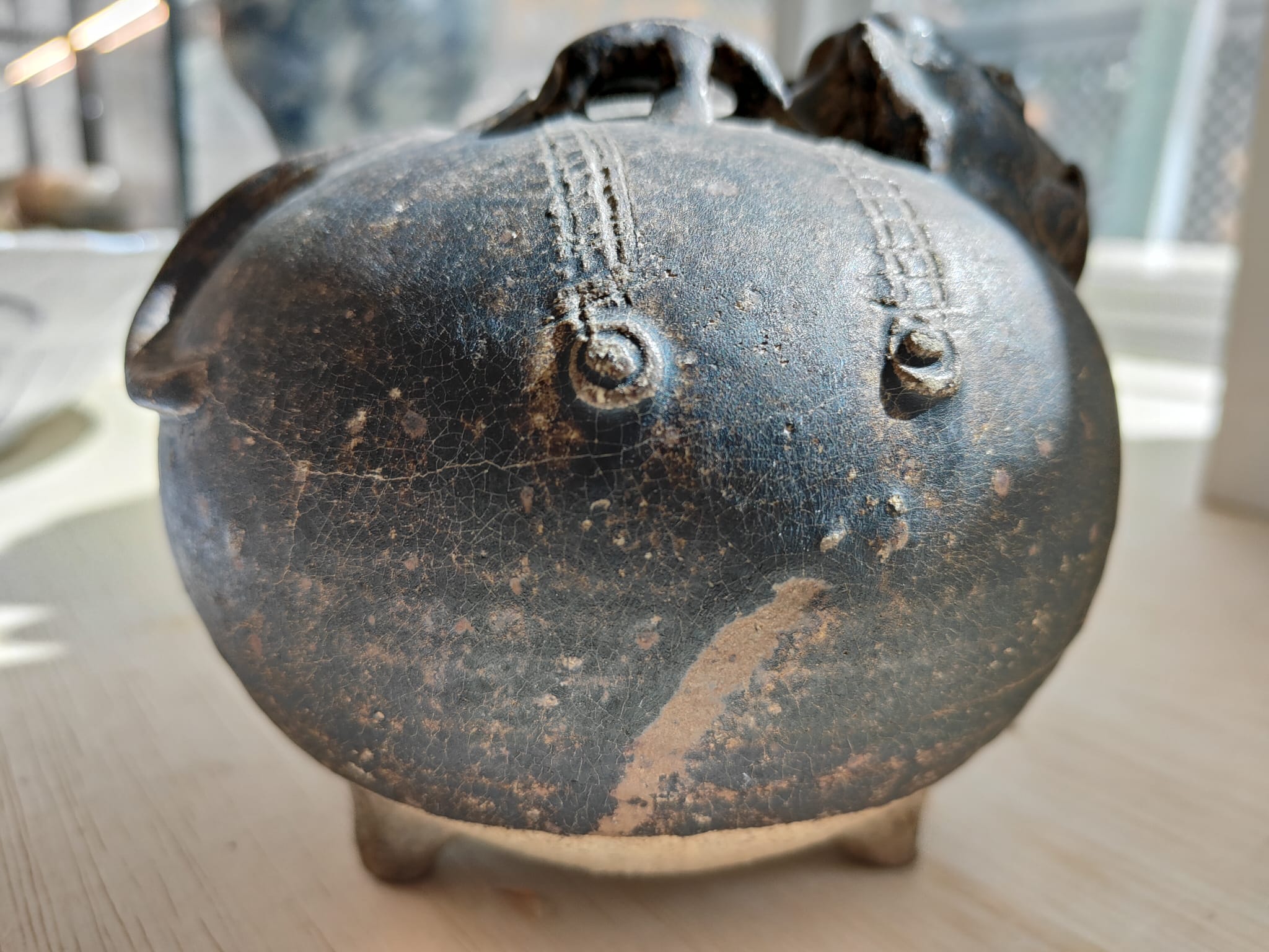 A CAMBODIAN BROWN GLAZED ELEPHANT FORM LIME JAR - Image 14 of 14