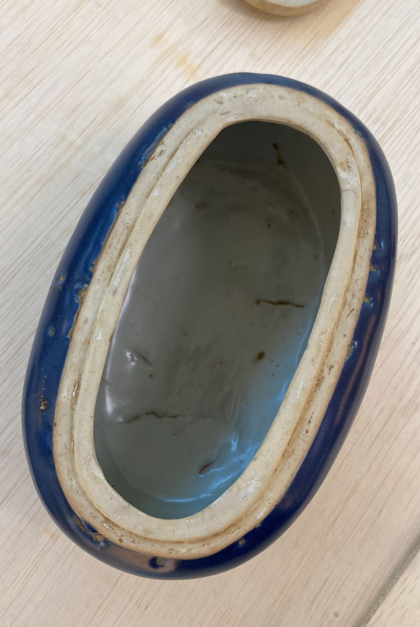 A MONOCHROME BLUE-GLAZED OVAL BOX, COVER AND LINER - Image 11 of 18