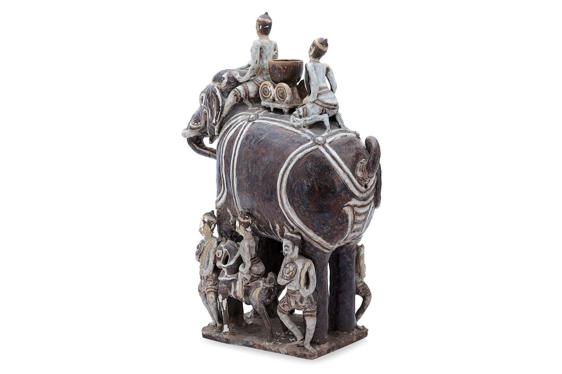 A VERY LARGE THAI WAR ELEPHANT WITH RIDERS AND SOLDIERS - Bild 3 aus 19