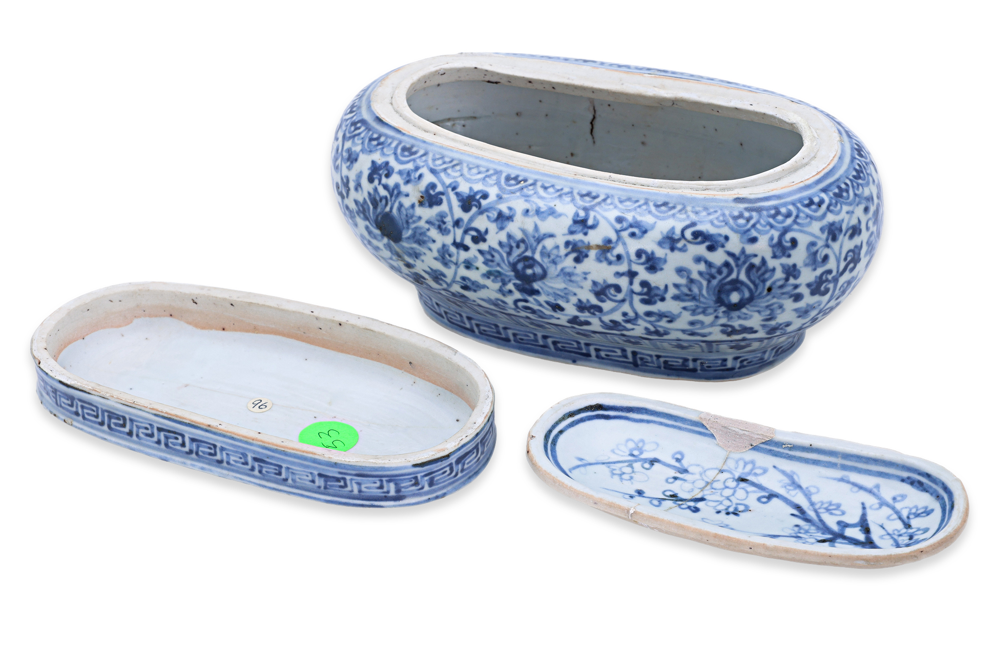 A BLUE AND WHITE OVAL BOX, COVER AND LINER - Image 3 of 17