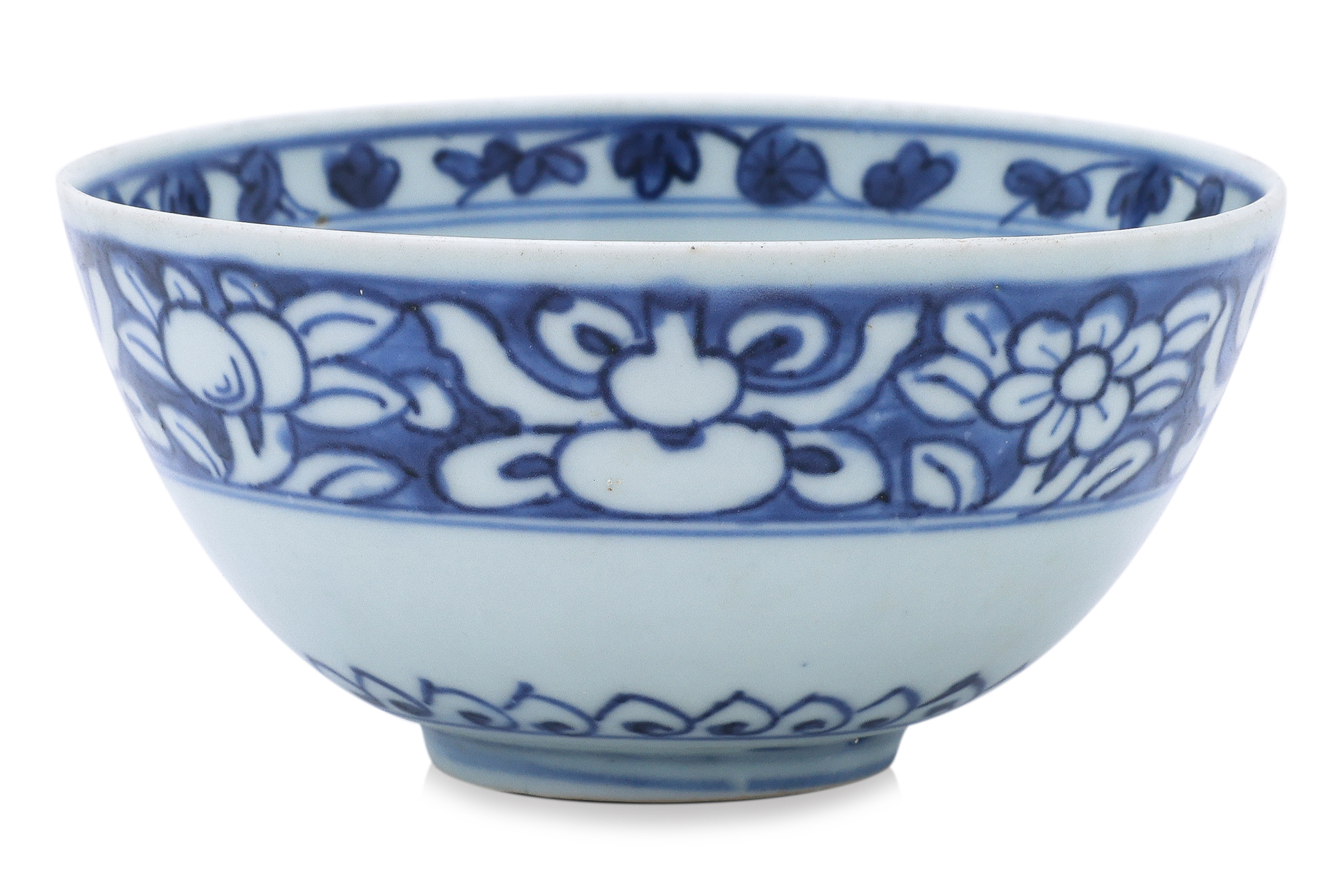 A BLUE AND WHITE PORCELAIN BOWL