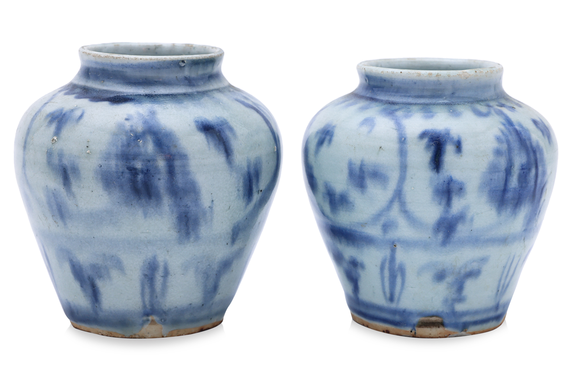 A GROUP OF FOUR BLUE AND WHITE LOTUS SCROLL JARS - Bild 5 aus 5