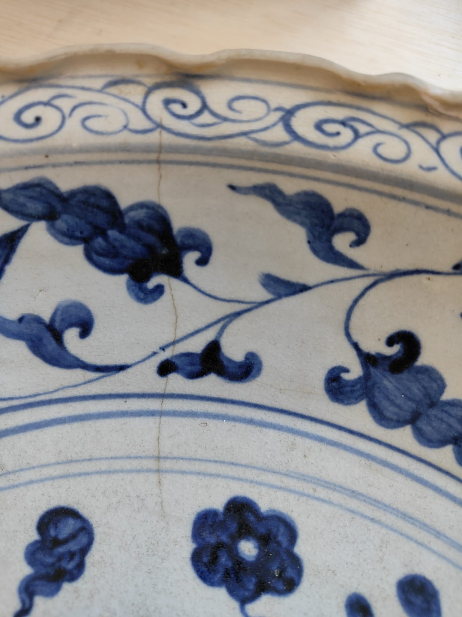 A LARGE VIETNAMESE BLUE AND WHITE FISH DISH - Image 8 of 12