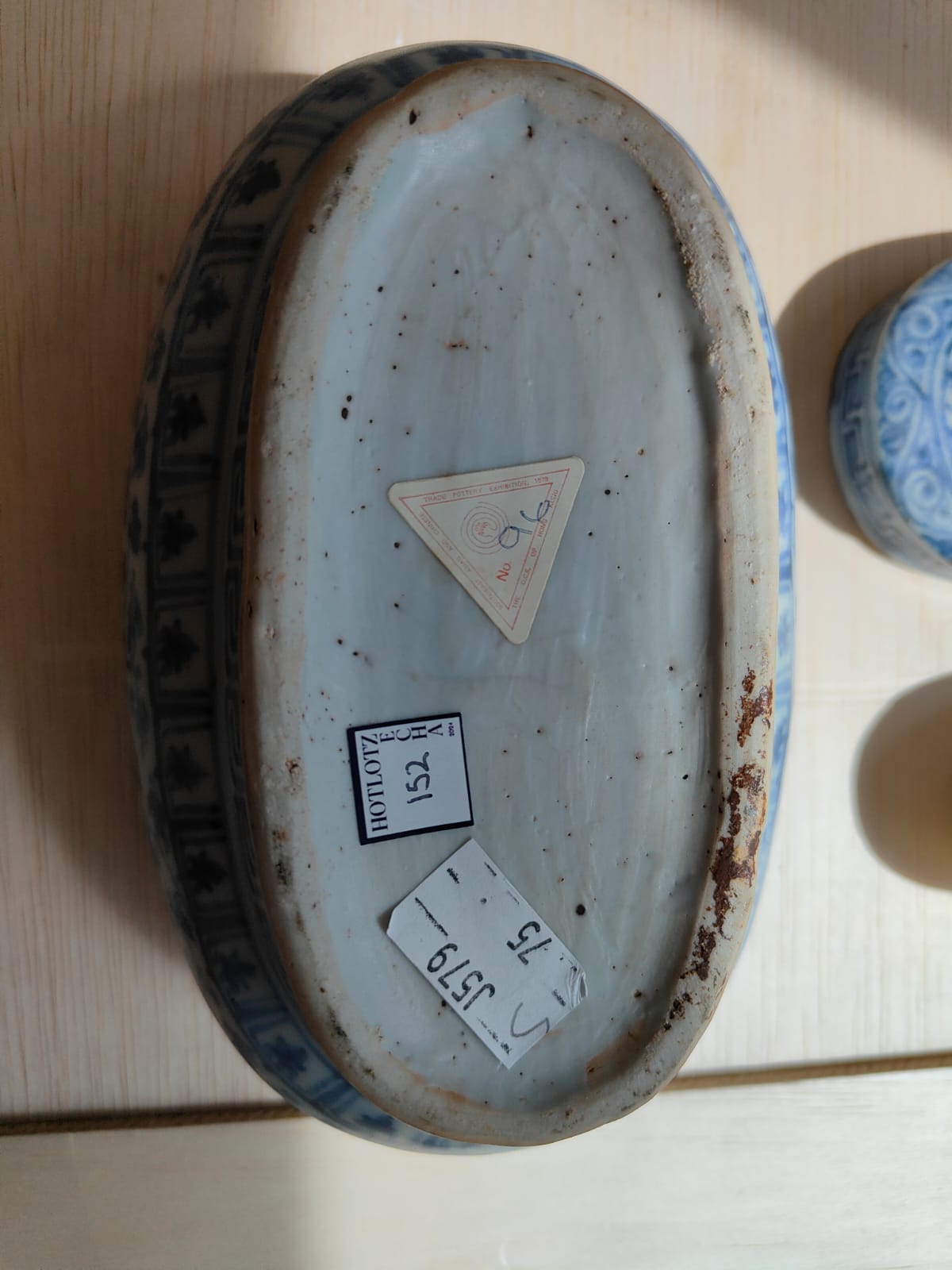 A BLUE AND WHITE OVAL BOX, COVER AND LINER - Image 16 of 17
