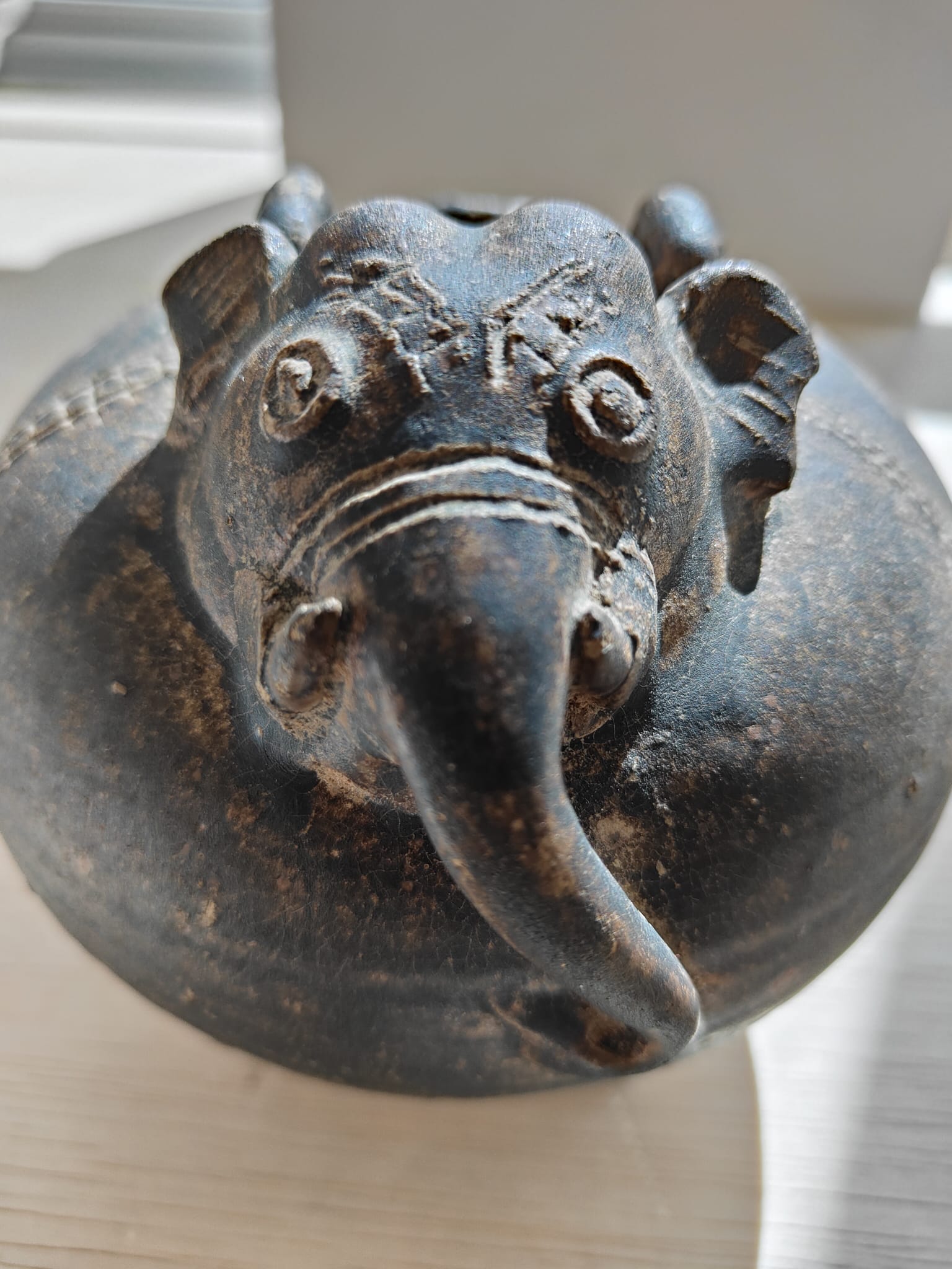 A CAMBODIAN BROWN GLAZED ELEPHANT FORM LIME JAR - Image 13 of 14