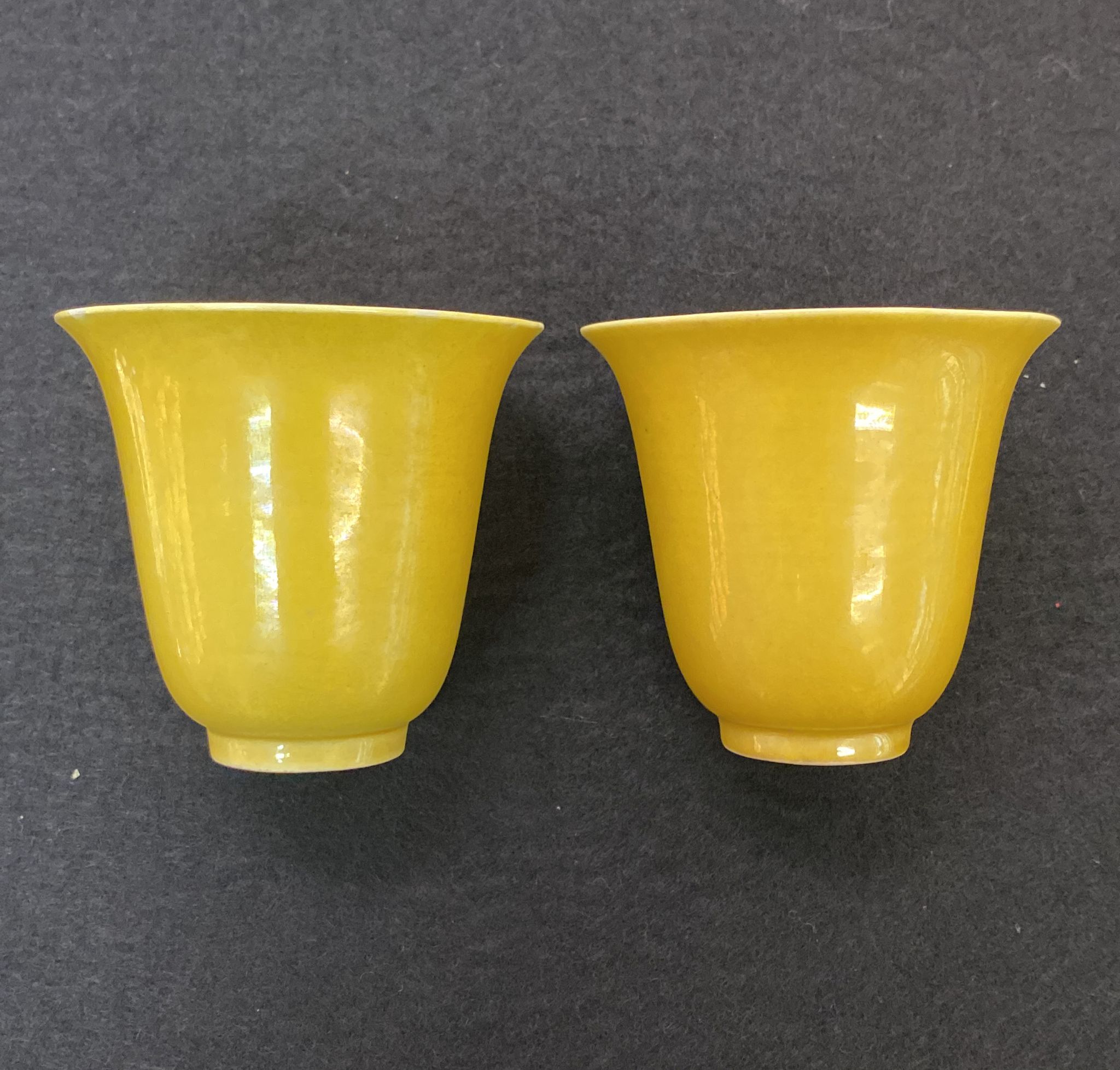 A PAIR OF YELLOW-GLAZED TEA CUPS - Image 6 of 13