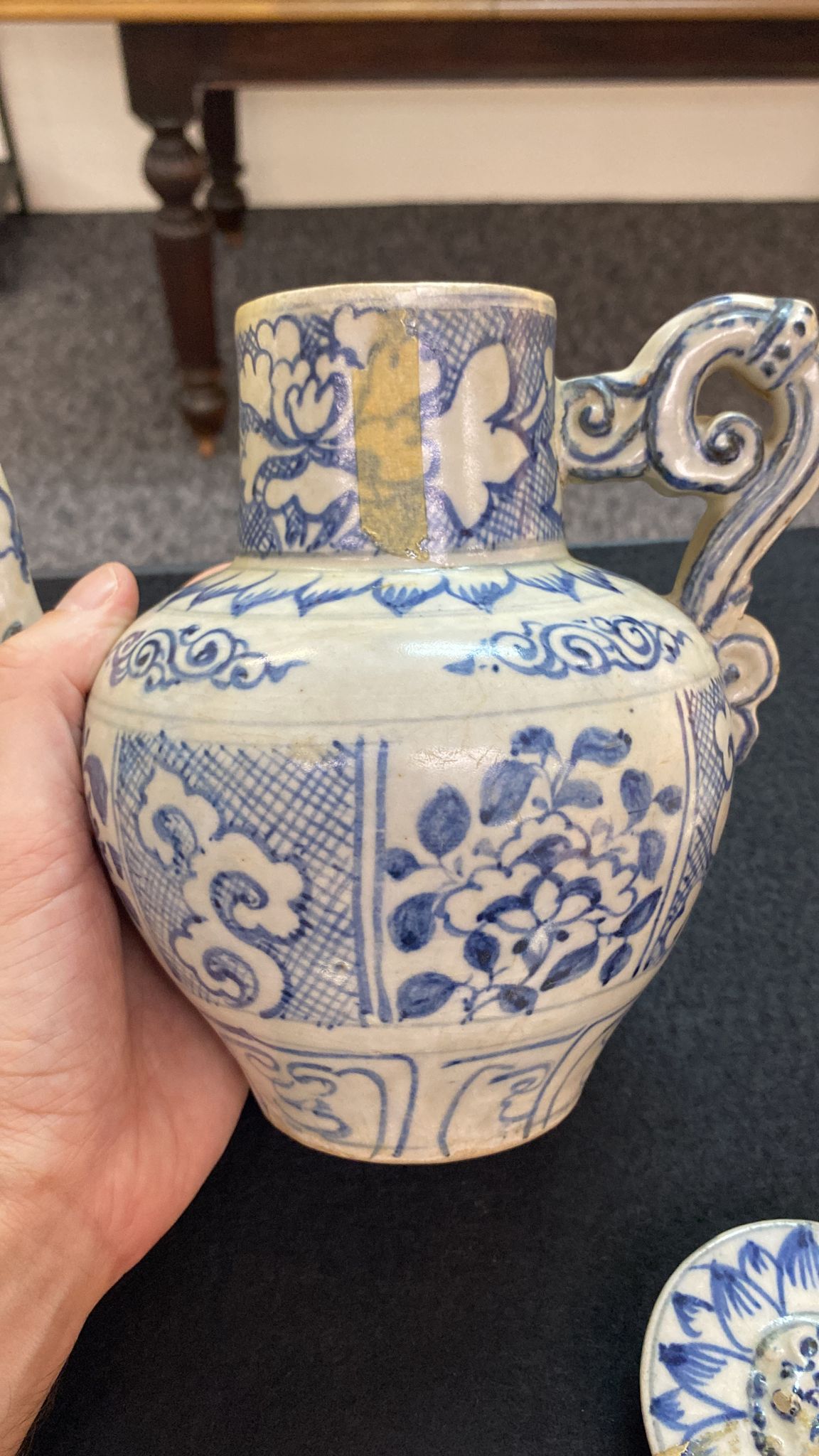 A VIETNAMESE BLUE AND WHITE EWER AND COVER - Image 7 of 15