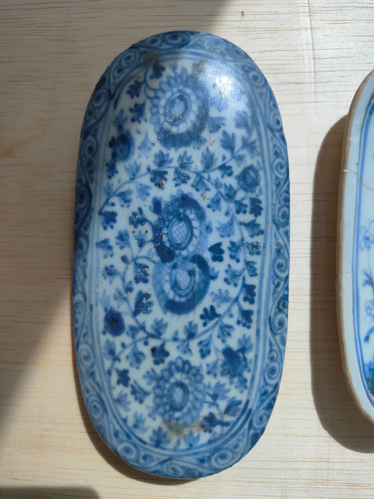 A BLUE AND WHITE OVAL BOX, COVER AND LINER - Image 15 of 17