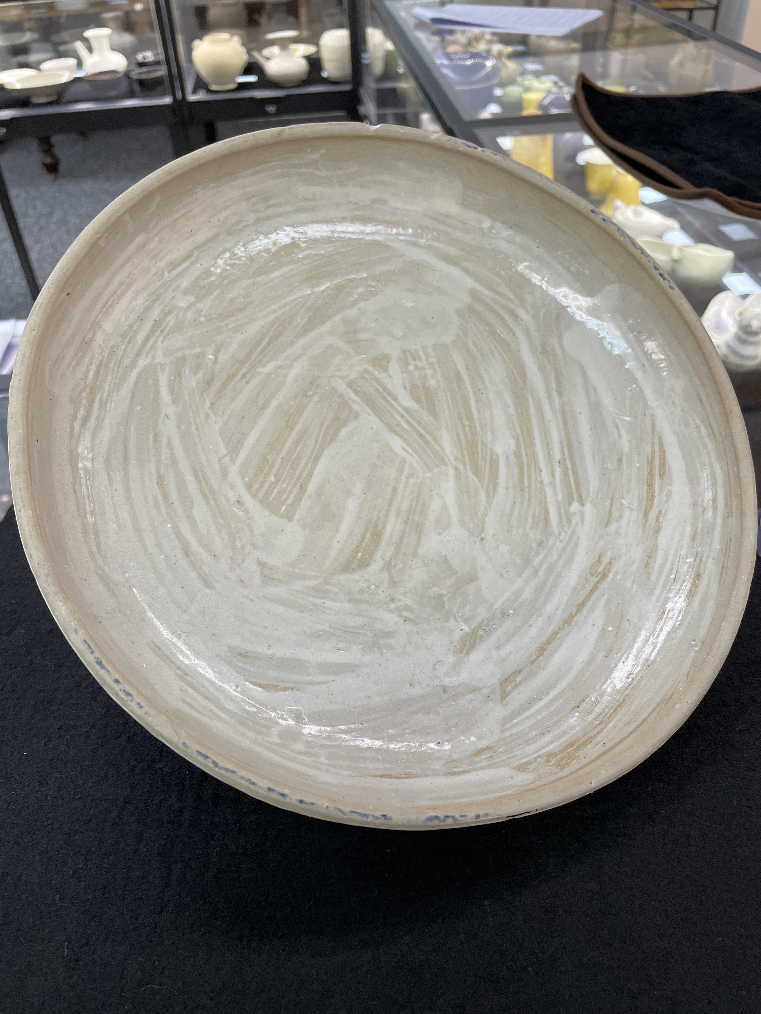 A LARGE AND RARE VIETNAMESE BLUE AND WHITE BOWL AND COVER - Image 28 of 29