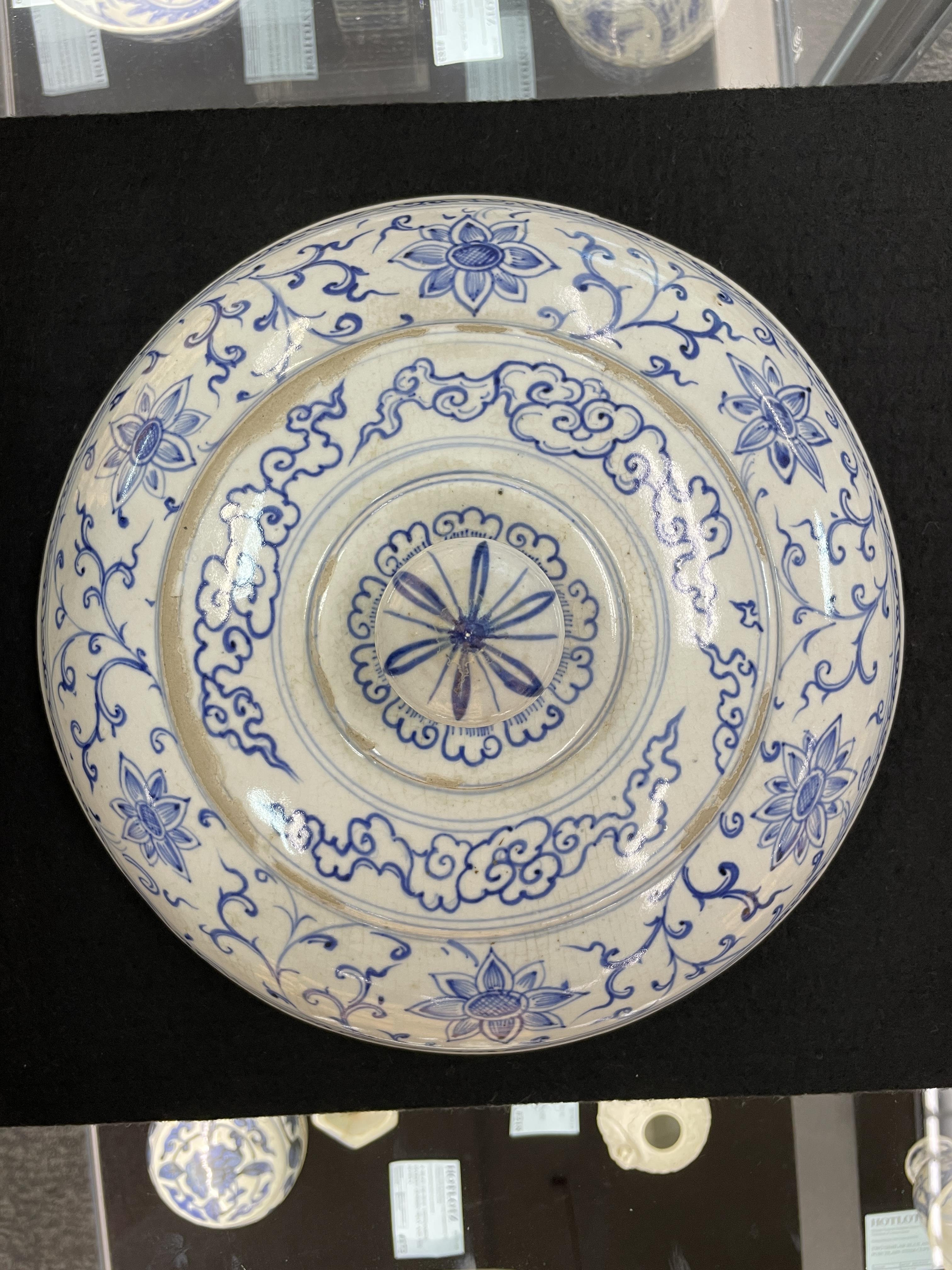 A LARGE AND RARE VIETNAMESE BLUE AND WHITE BOWL AND COVER - Image 22 of 29