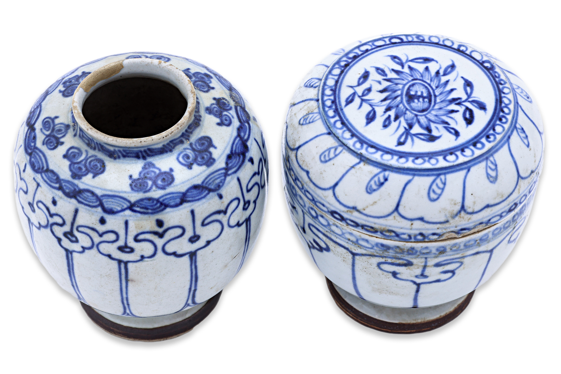 A VIETNAMESE BLUE AND WHITE JARLET AND COVERED BOX - Image 2 of 3