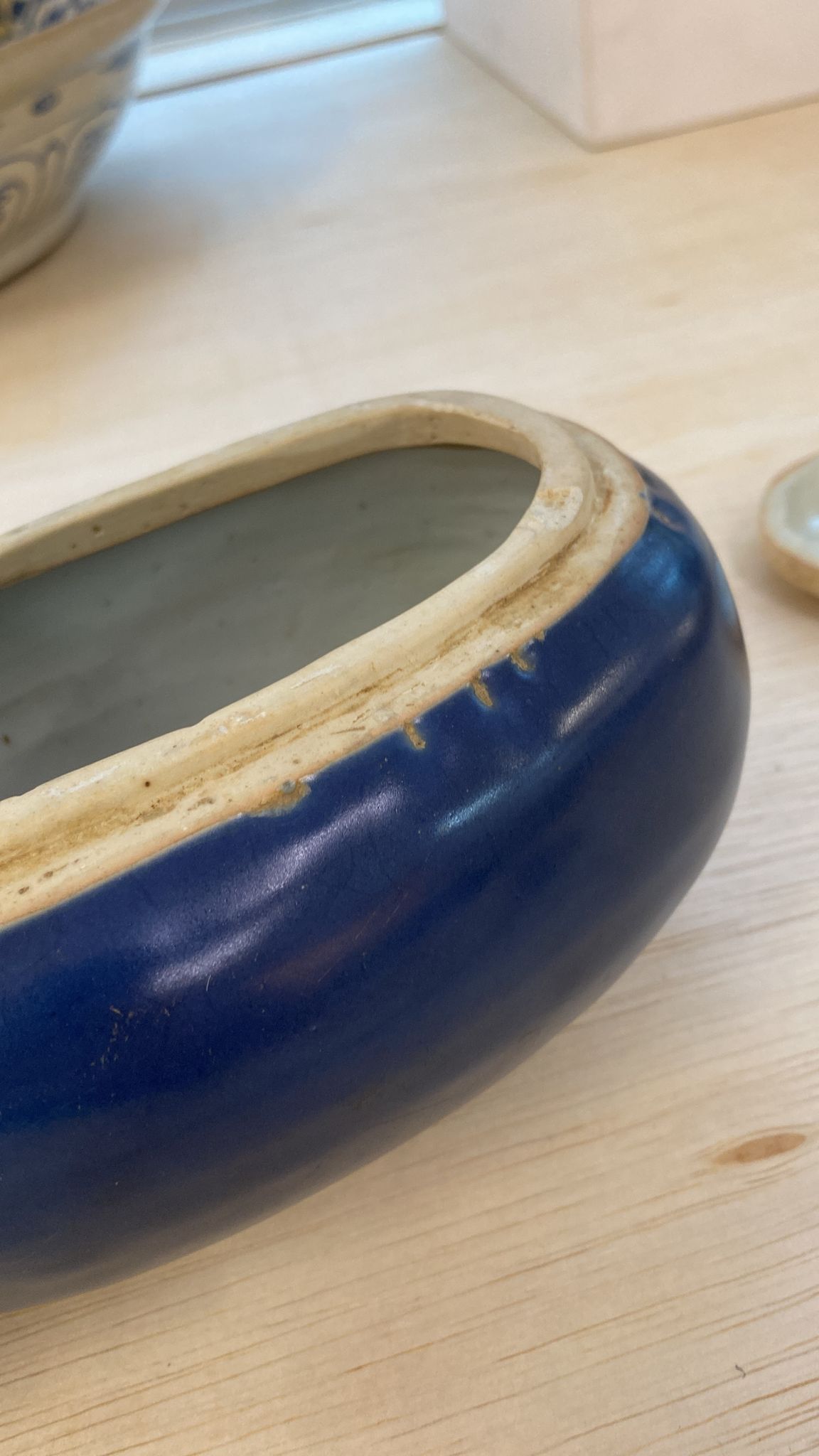 A MONOCHROME BLUE-GLAZED OVAL BOX, COVER AND LINER - Image 12 of 18