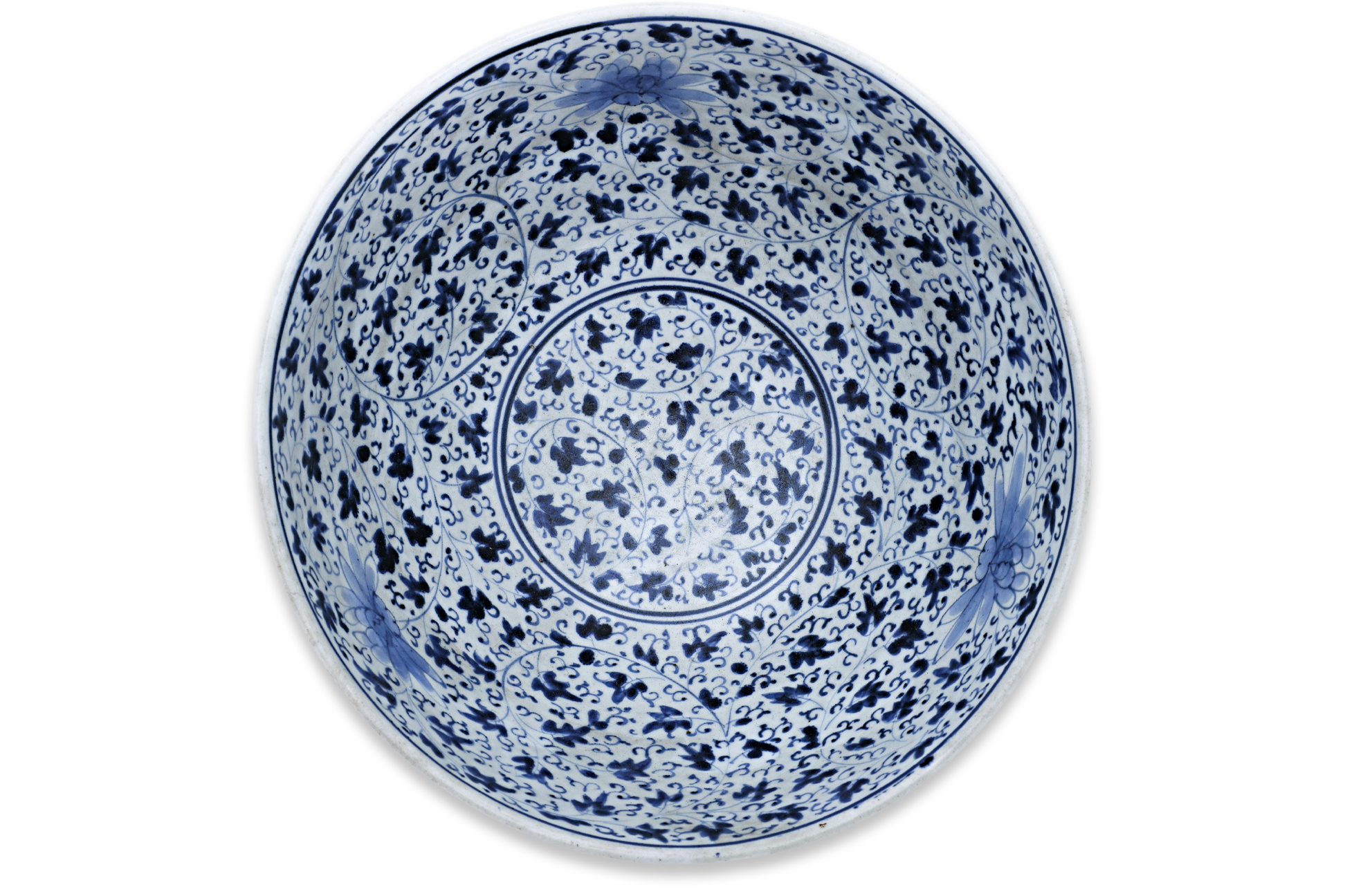 A LARGE BLUE AND WHITE LOTUS BOWL - Image 3 of 5