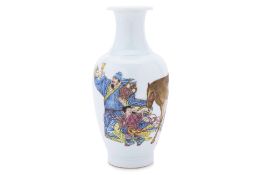 A FAMILLE ROSE PORCELAIN VASE