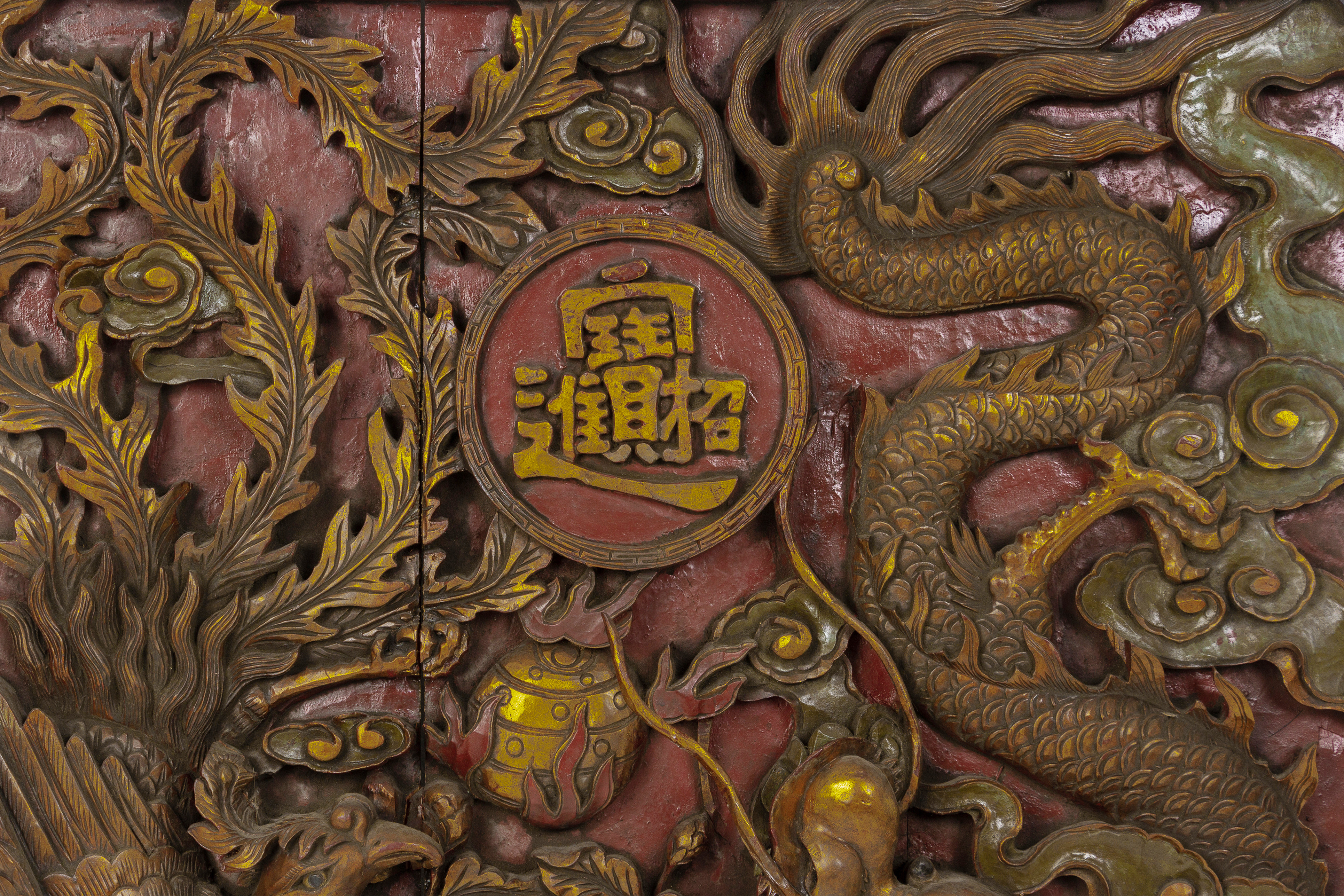 A LARGE CARVED WOOD DRAGON AND PHOENIX PANEL - Image 2 of 3