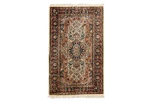 AN INDO-KERMAN SILK AND COTTON RUG (160 x 94 CM)