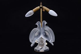 A LALIQUE 'ARIANE' FROSTED GLASS DOVES TABLE LAMP