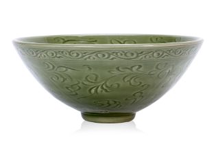 AN INCISED CELADON BOWL