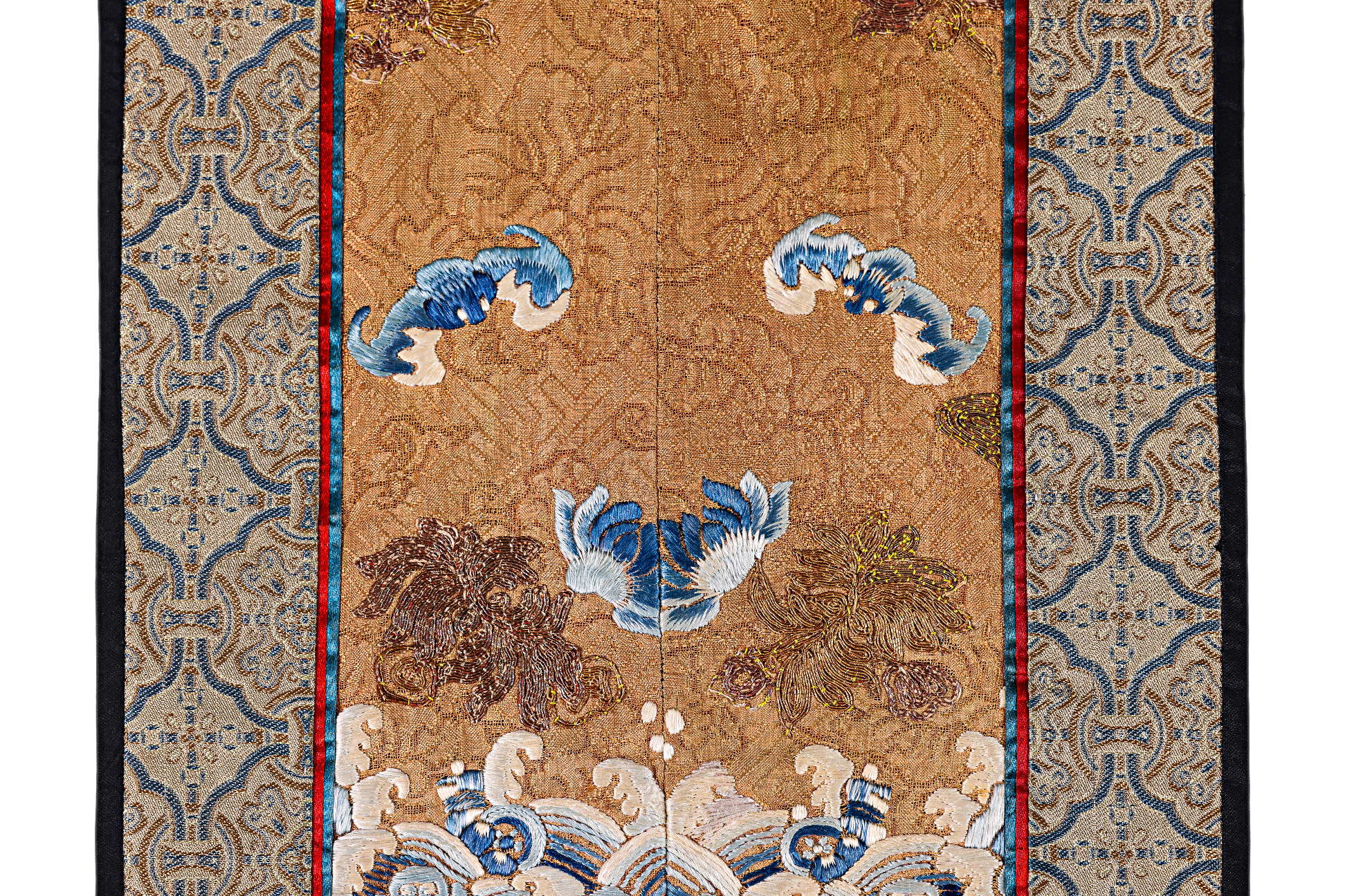A GROUP OF FOUR CHINESE EMBROIDERED TEXTILES - Image 2 of 3