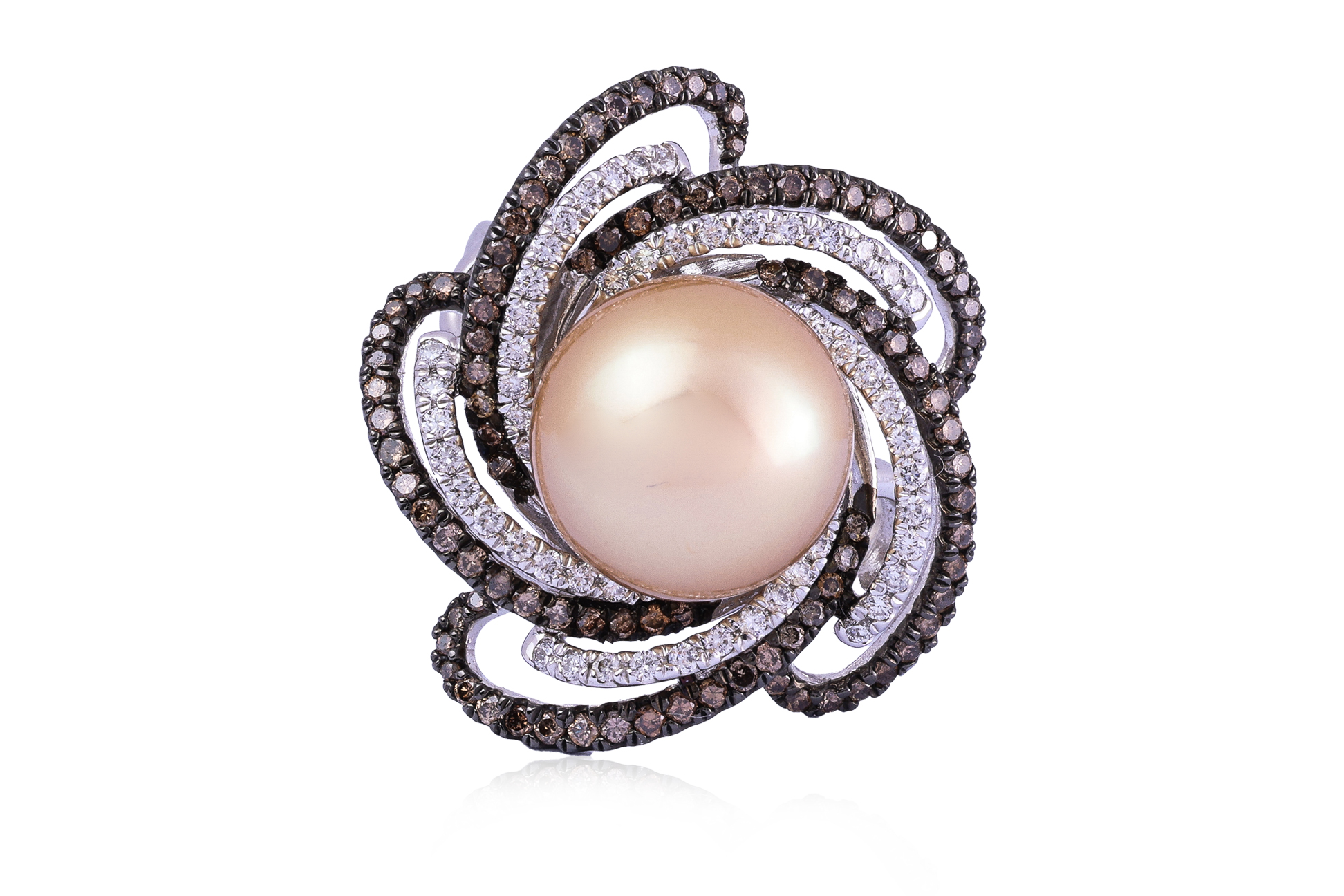 A CULTURED SOUTH SEA PEARL AND DIAMOND RING - Image 2 of 3
