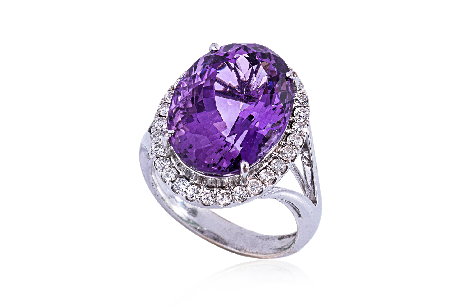 AN AMETHYST AND DIAMOND RING AND PENDANT - Image 4 of 5