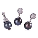 A SET OF TAHITIAN CULTURED PEARL JEWELLERY