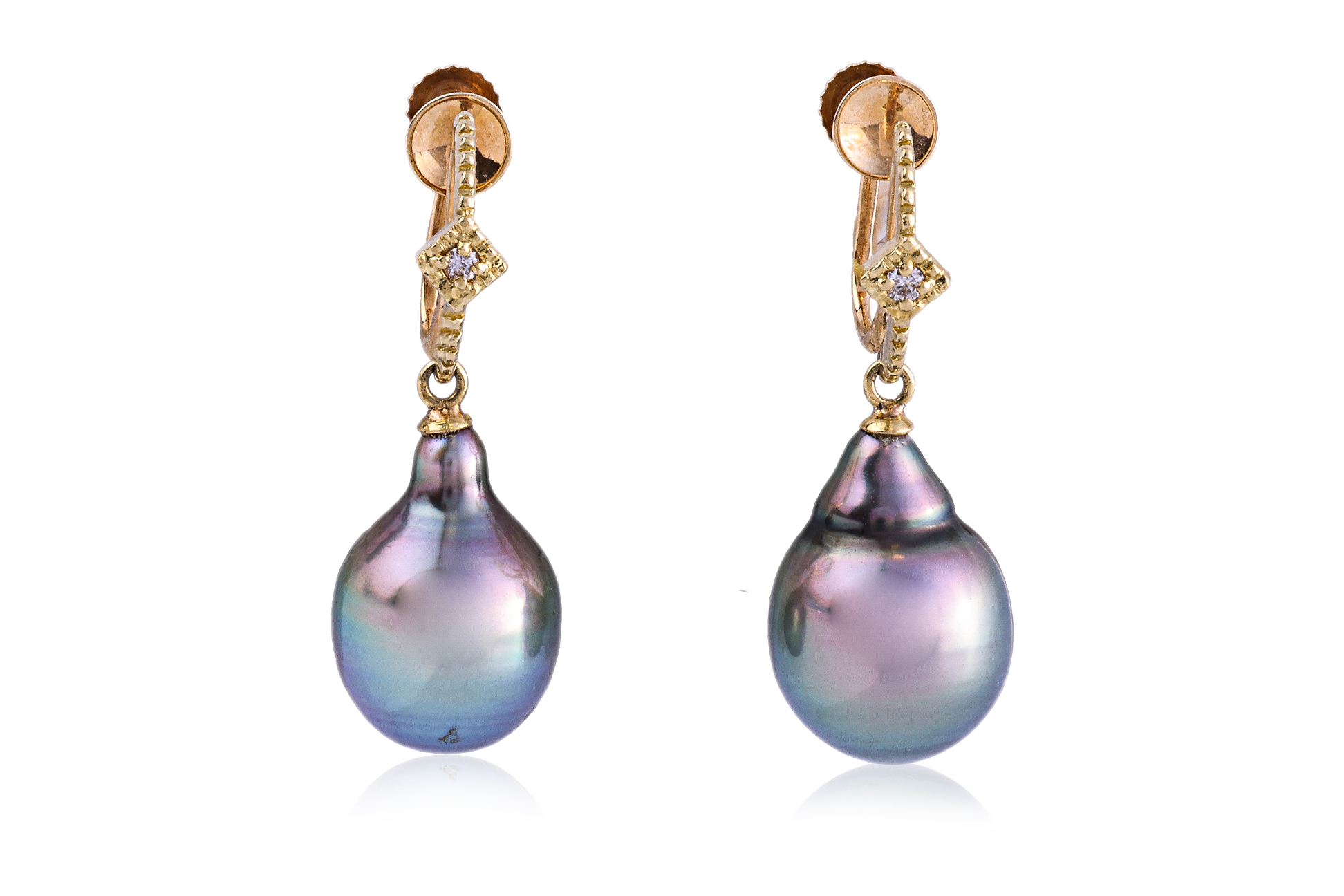 A PAIR OF CULTURED BAROQUE PEARL SCREW-BACK EARRING