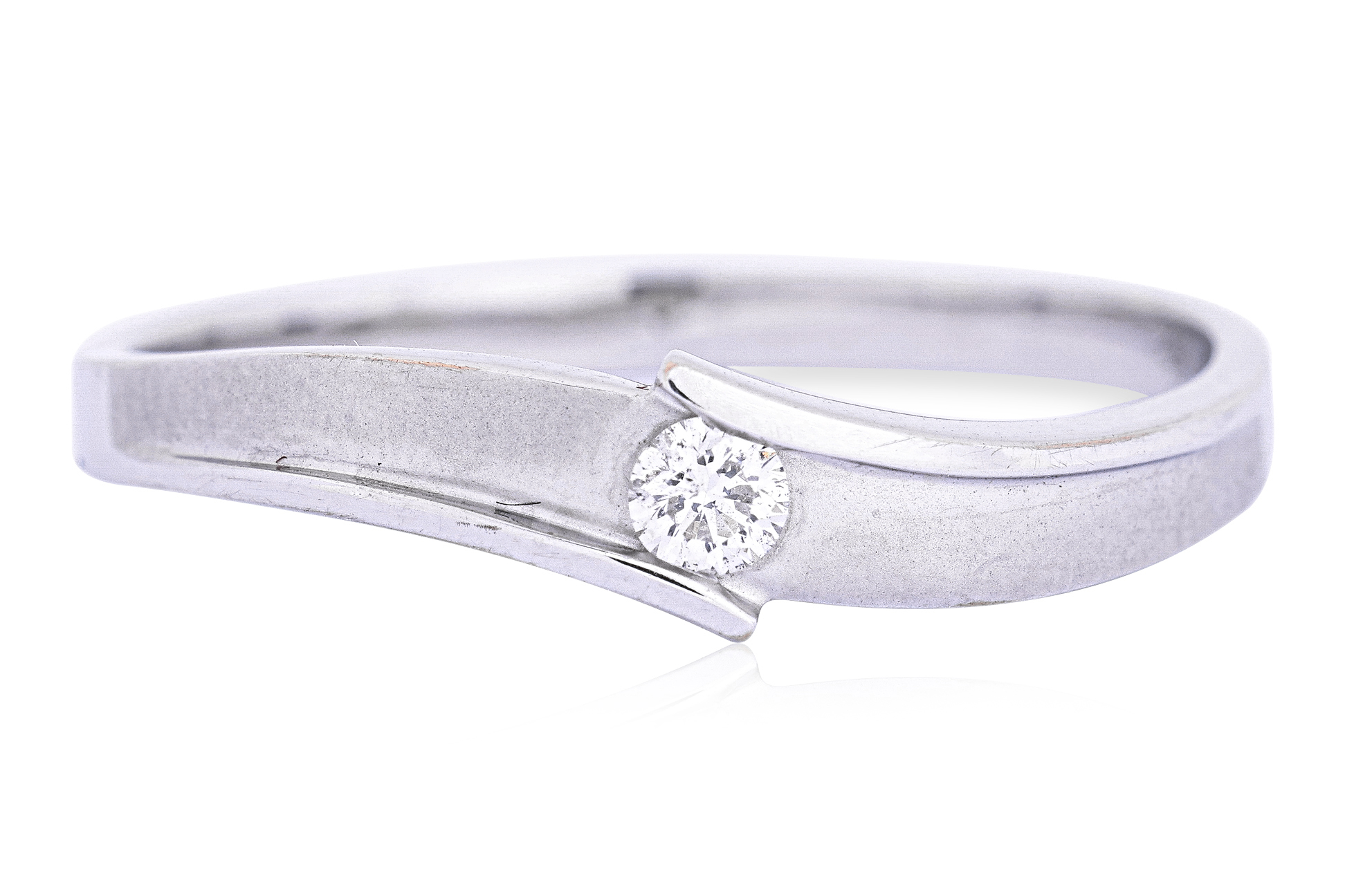 A SOLITAIRE DIAMOND RING - Image 3 of 4