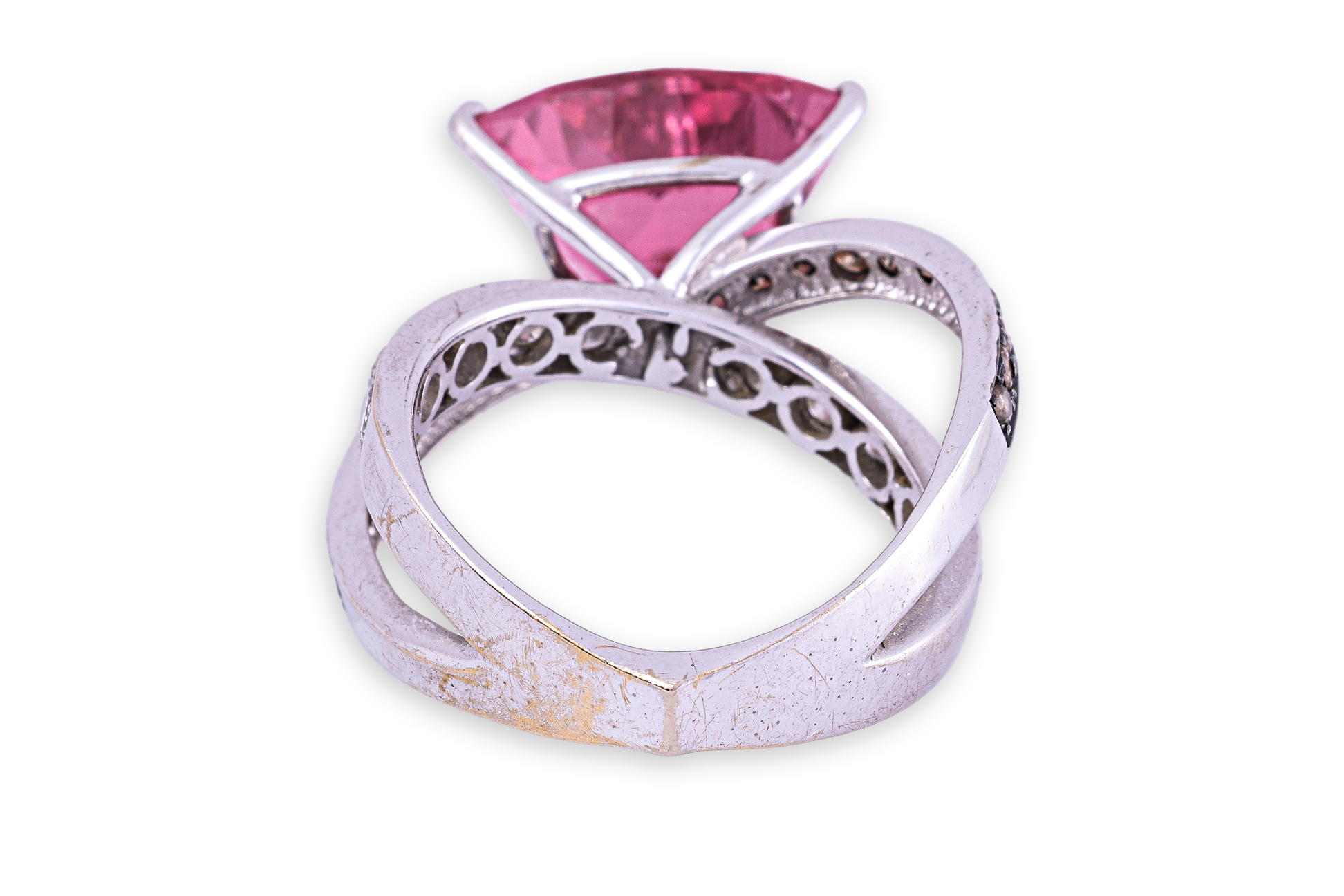 A PINK TOURMALINE AND DIAMOND CROSSOVER RING - Image 3 of 3