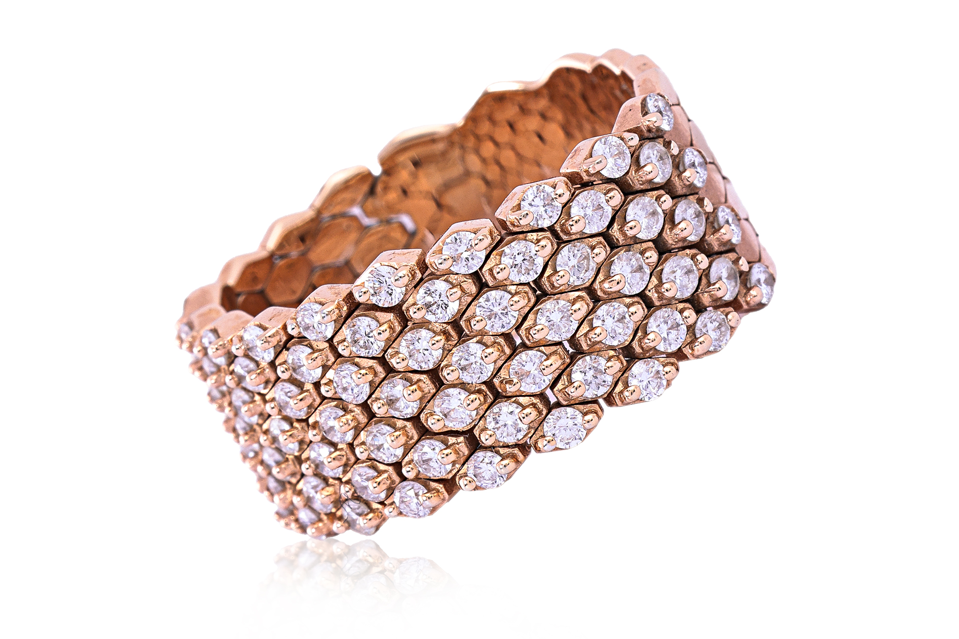 AN ARTICULATED DIAMOND BAND