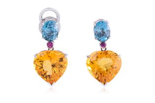 A PAIR OF CITRINE AND BLUE STONE STUD EARRINGS