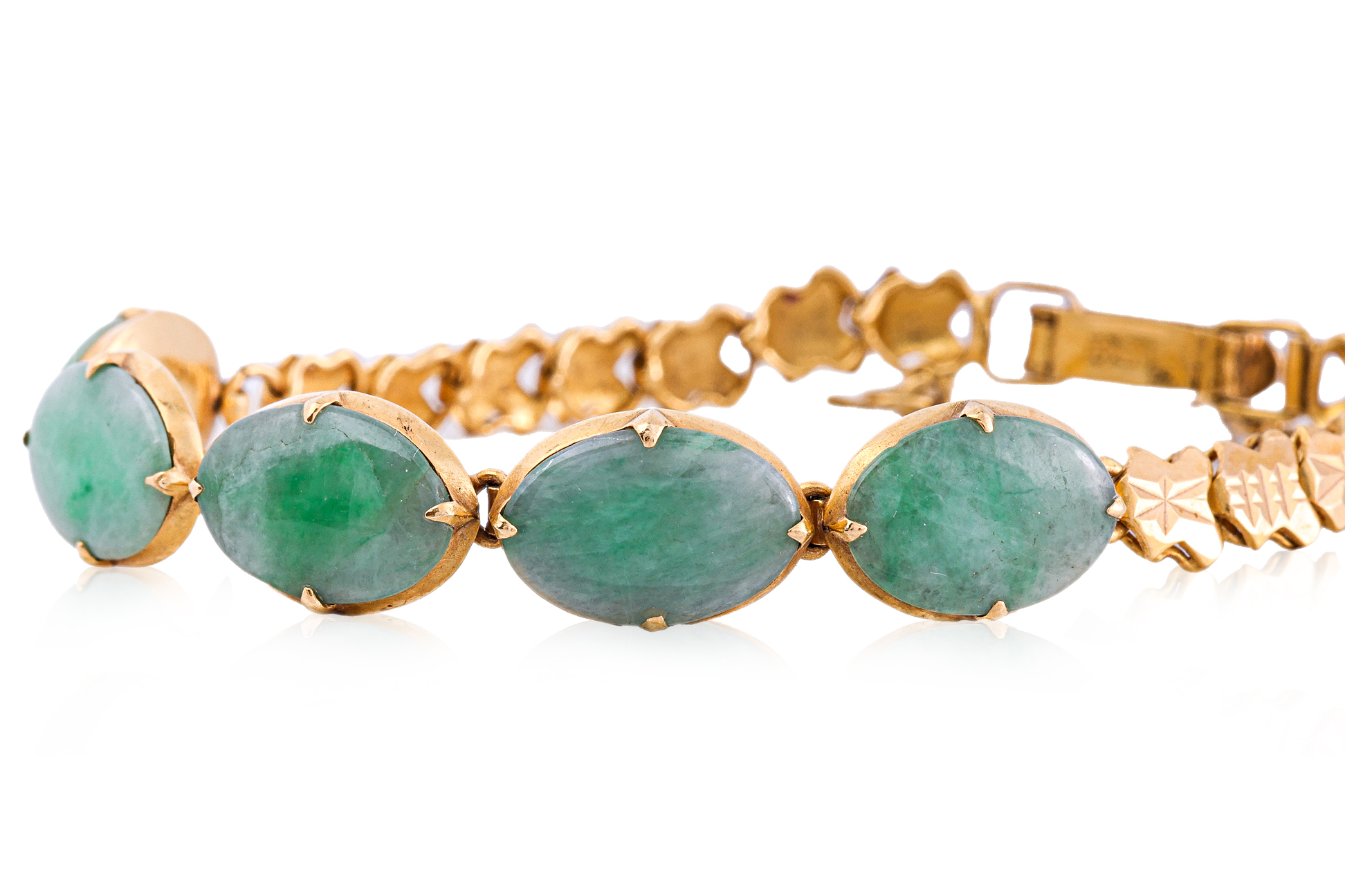 A JADE AND GOLD BRACELET - Image 2 of 3