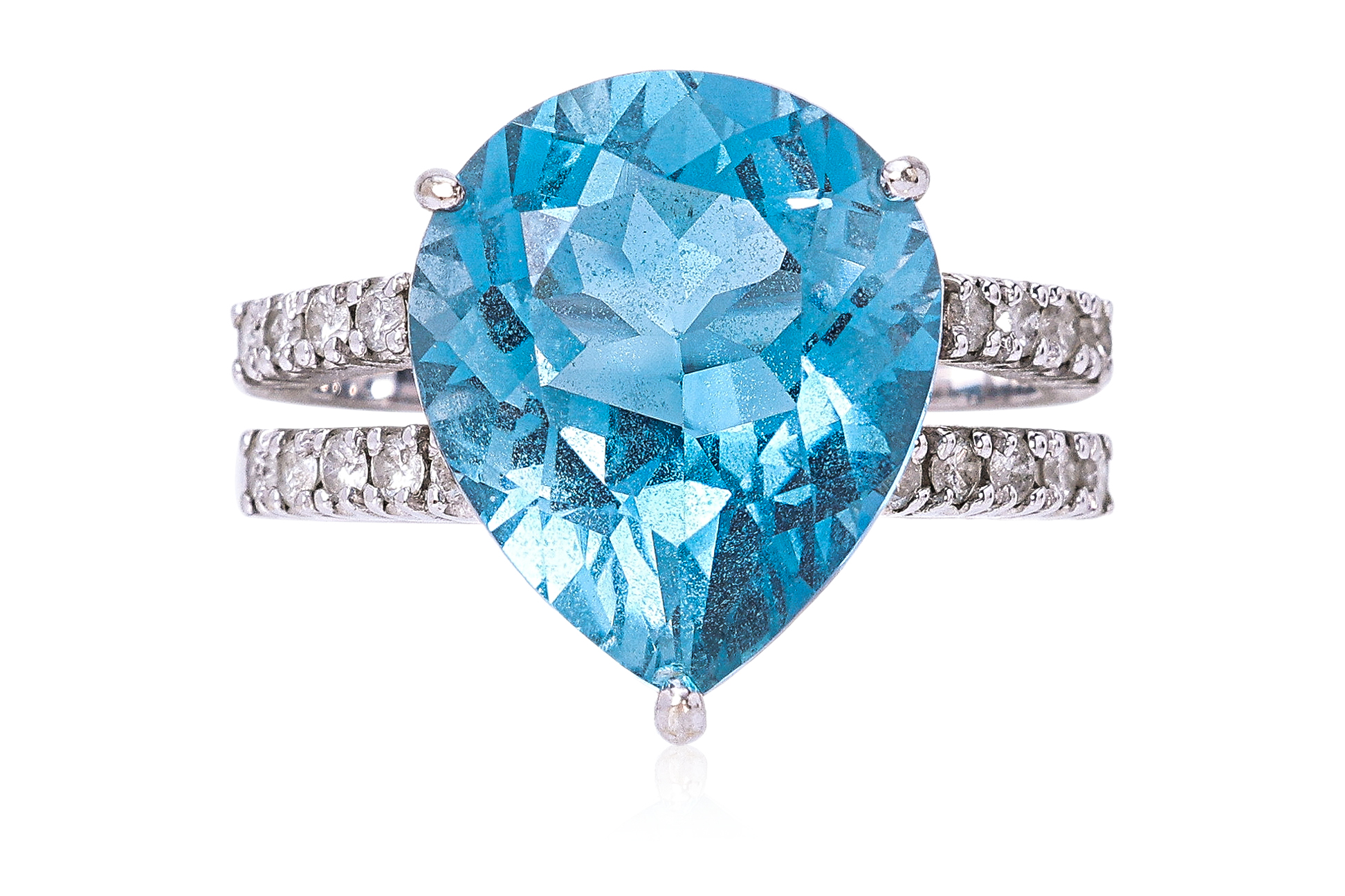 A BLUE TOPAZ AND DIAMOND RING - Image 2 of 3