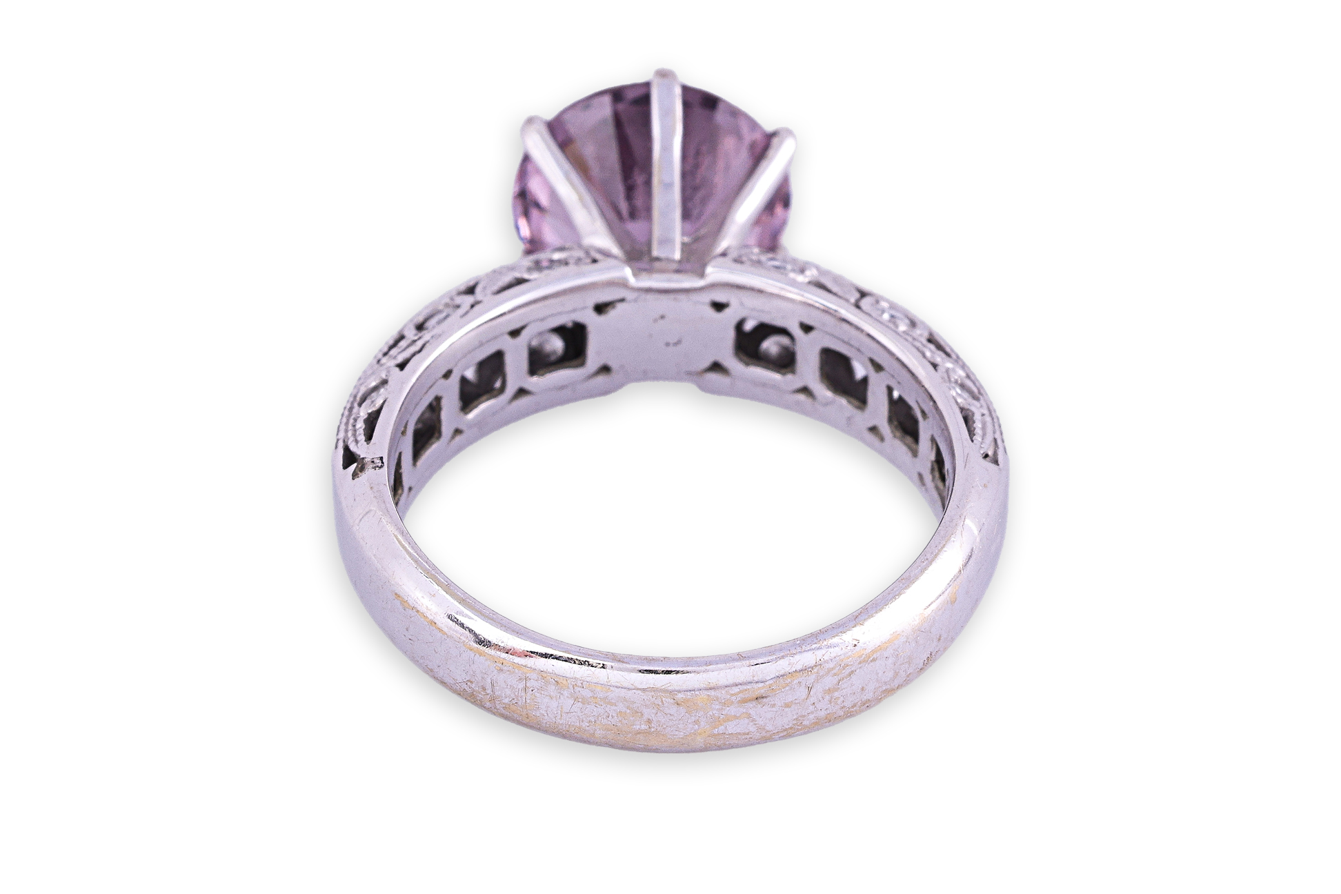 A PURPLE SPINEL AND DIAMOND RING - Image 3 of 3