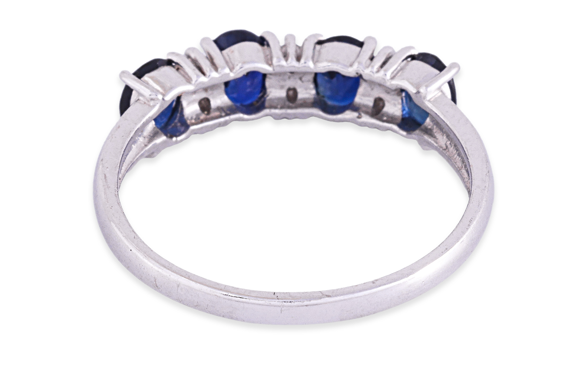 A SAPPHIRE AND DIAMOND RING - Image 3 of 3