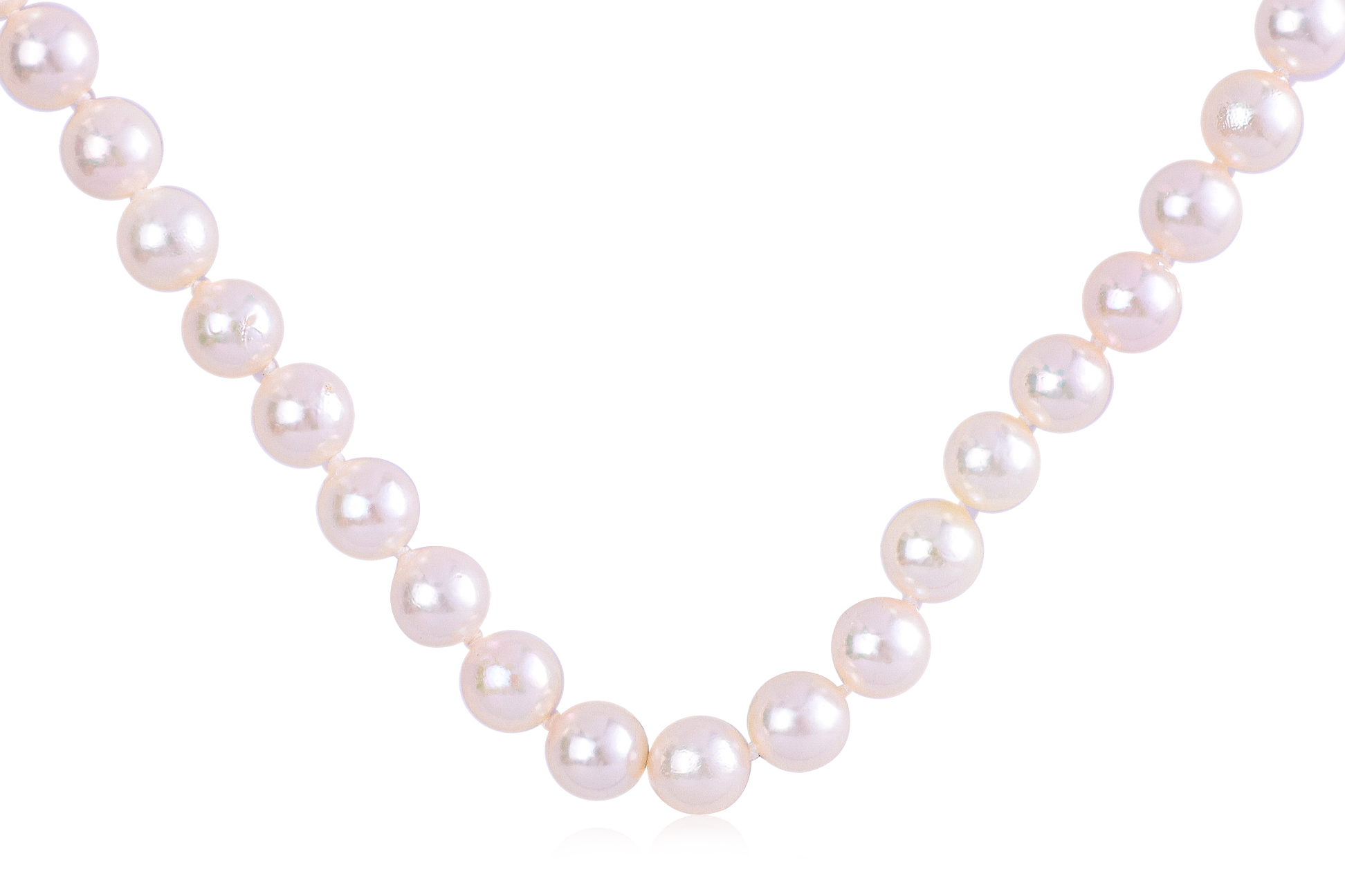 A CULTURED AKOYA PEARL STRAND WITH DETACHABLE CLASP