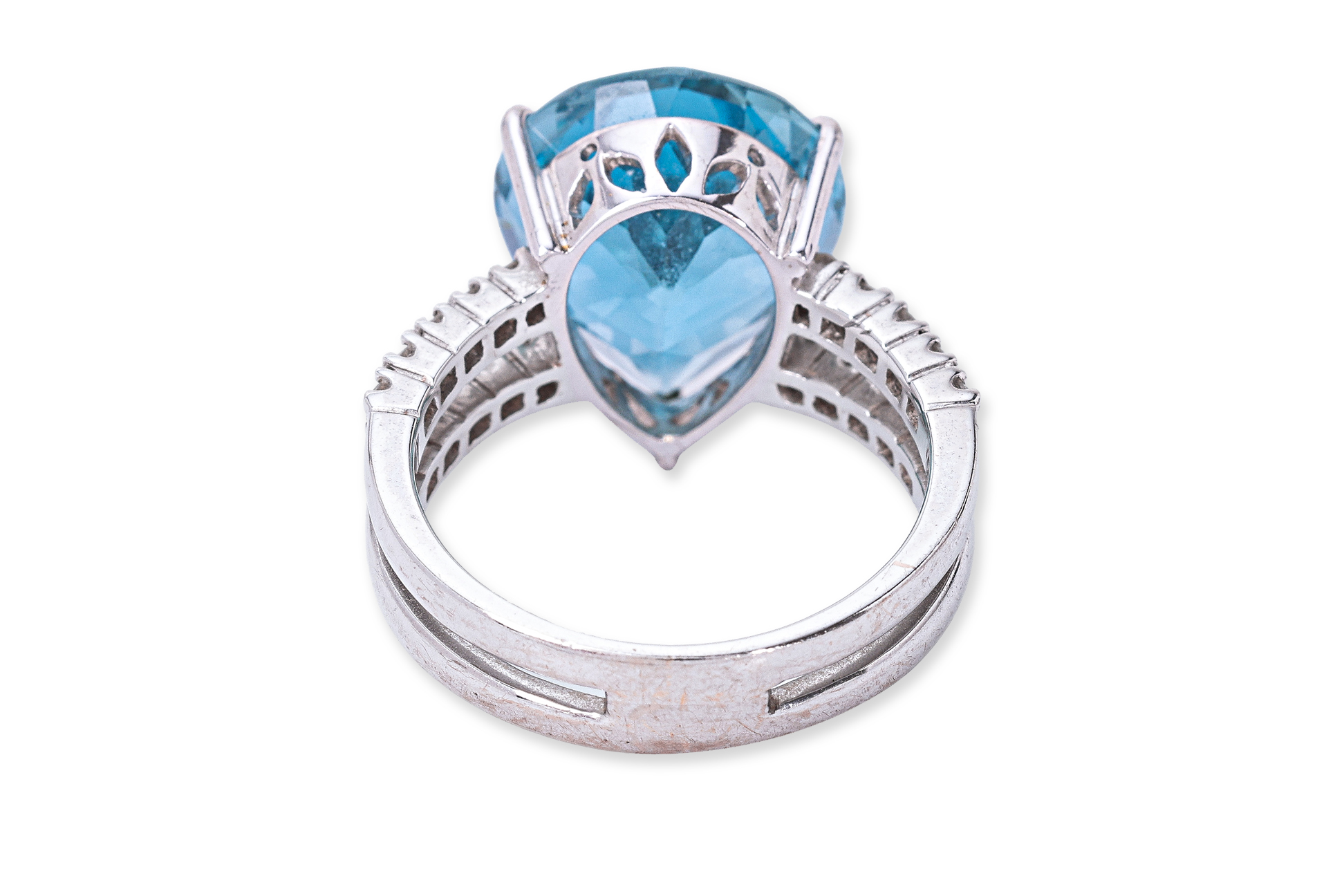 A BLUE TOPAZ AND DIAMOND RING - Image 3 of 3