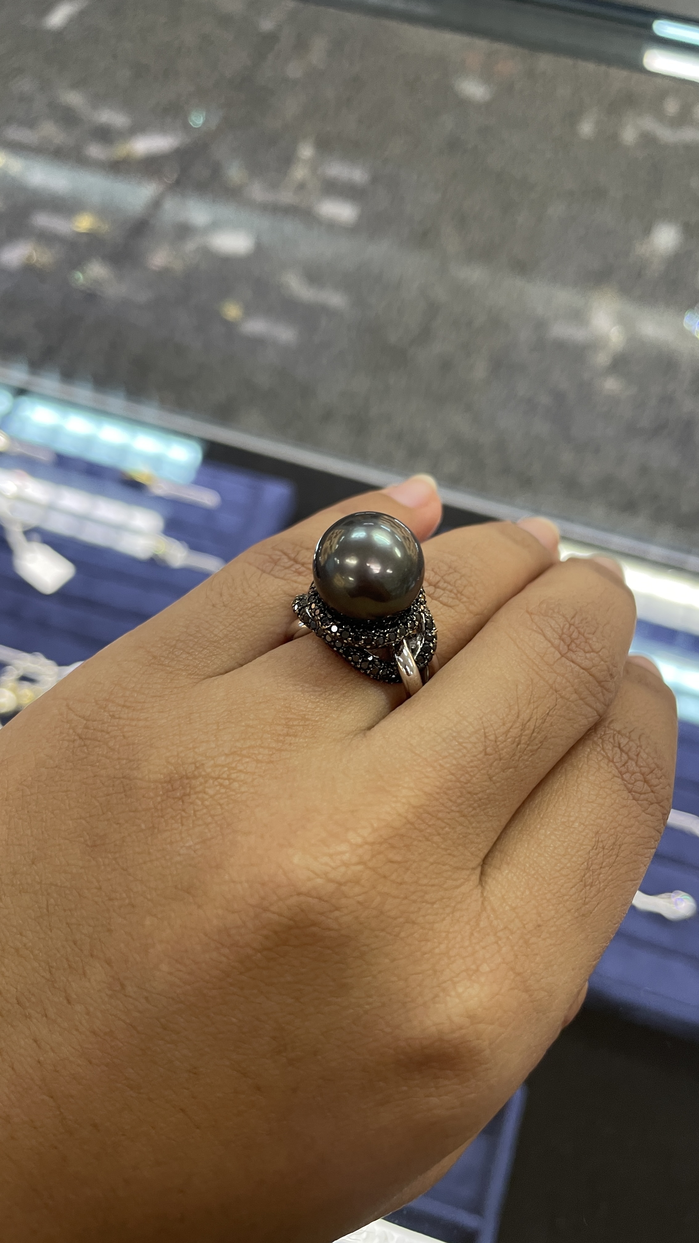 A TAHITIAN CULTURED PEARL AND BLACK DIAMOND RING - Image 4 of 4