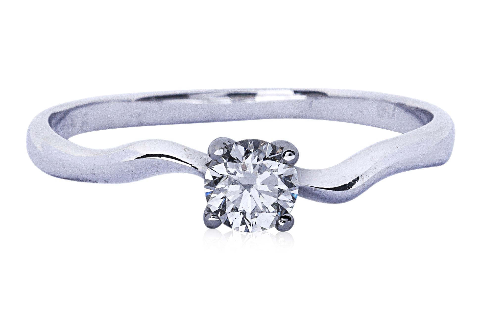 A SOLITAIRE DIAMOND RING - Image 2 of 4