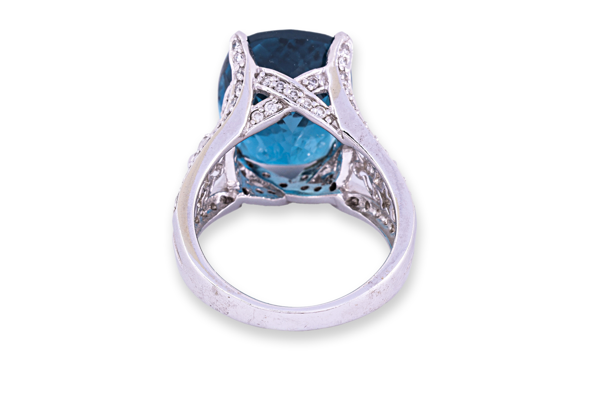 A LARGE BLUE TOPAZ AND DIAMOND RING - Image 2 of 3