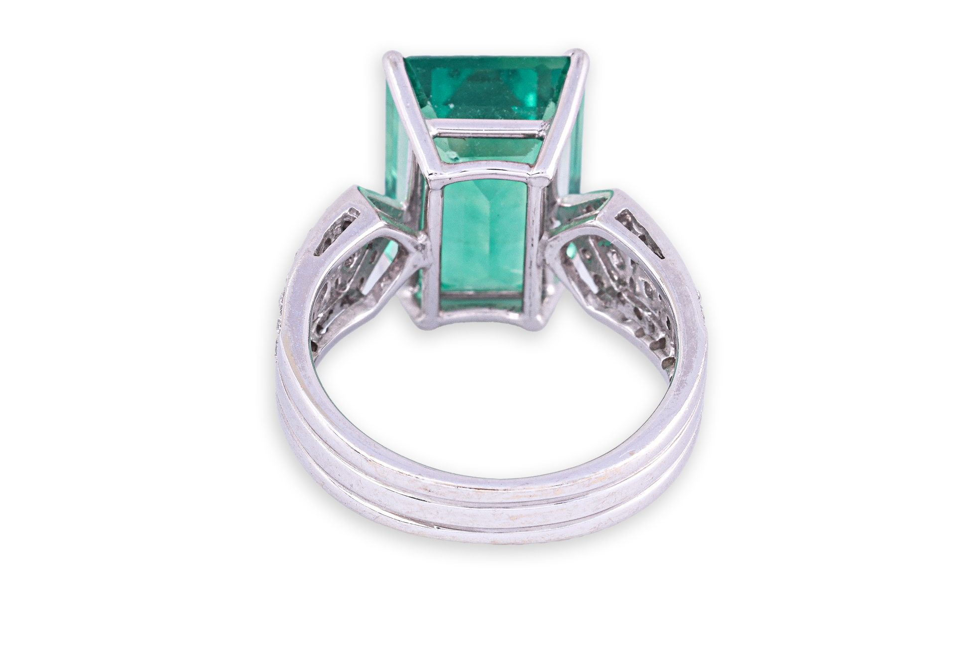 A FLUORITE AND DIAMOND RING - Image 2 of 3