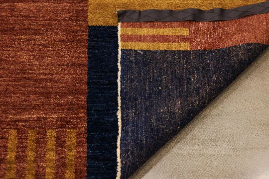 A CONTEMPORARY COLOR BLOCK RUG (203 x 140cm) - Image 3 of 3