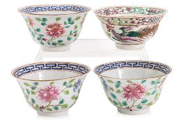 FOUR FAMILLE ROSE PORCELAIN BOWLS
