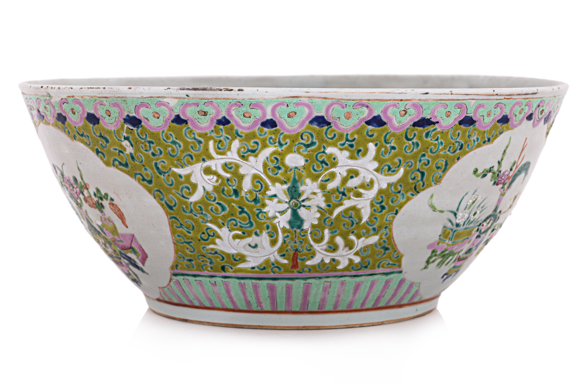 A LARGE FAMILLE ROSE PORCELAIN BASIN - Image 2 of 6