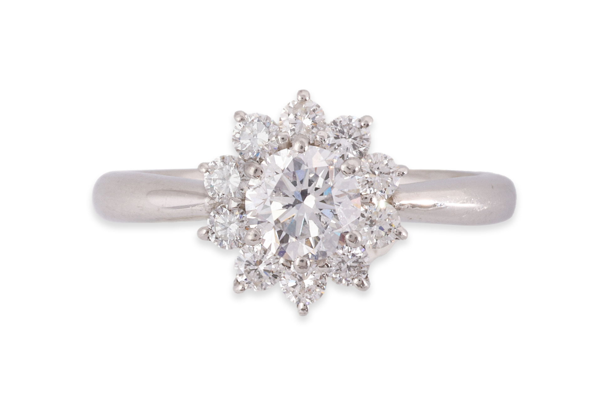 A DIAMOND CLUSTER RING - Image 3 of 3