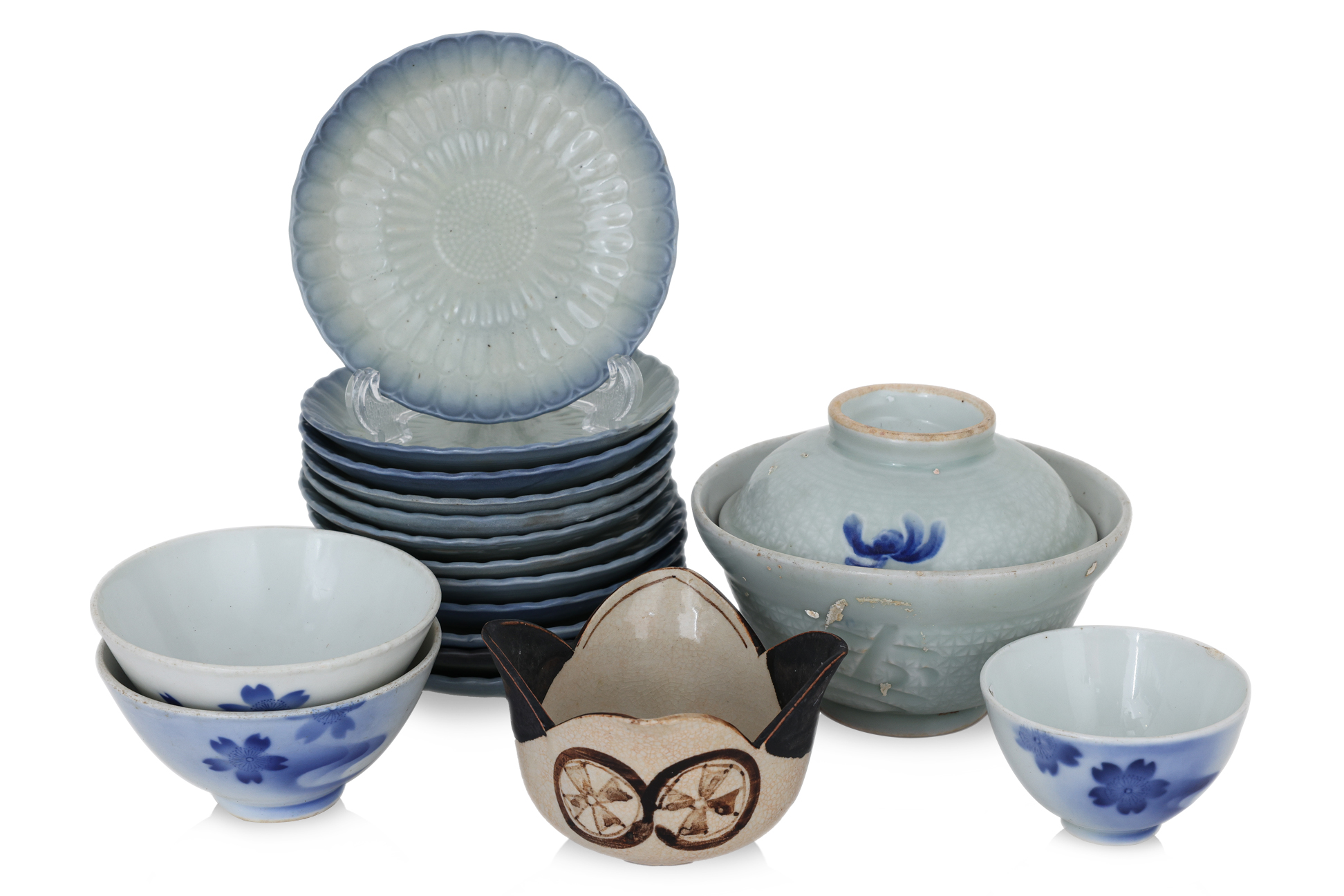 A GROUP OF ASSORTED JAPANESE CERAMICS - Image 4 of 4