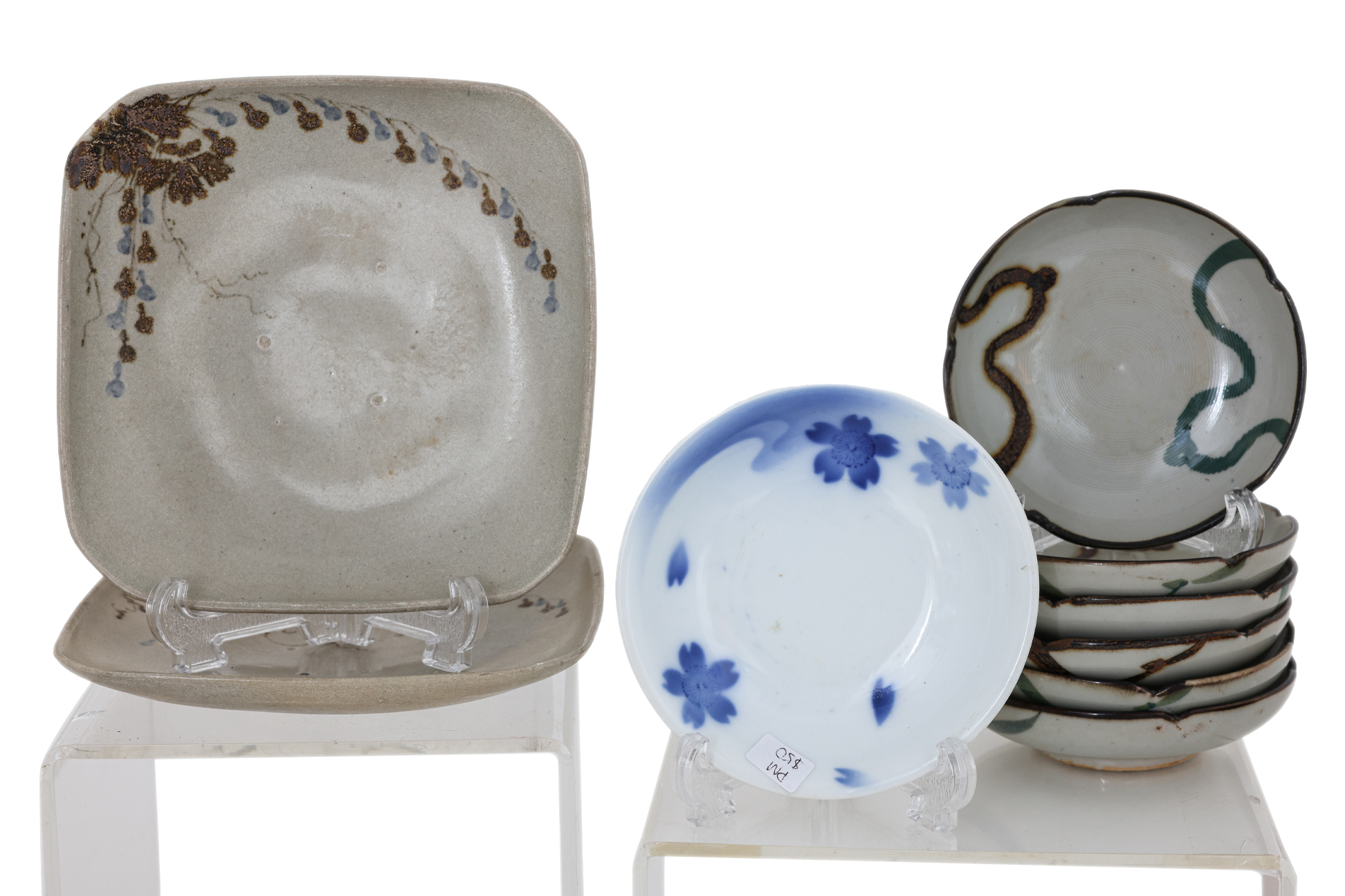 A GROUP OF ASSORTED JAPANESE CERAMICS - Image 3 of 4