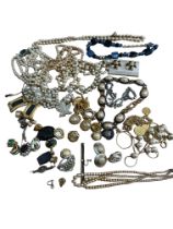 Lot of Vintage Costume Jewellery.