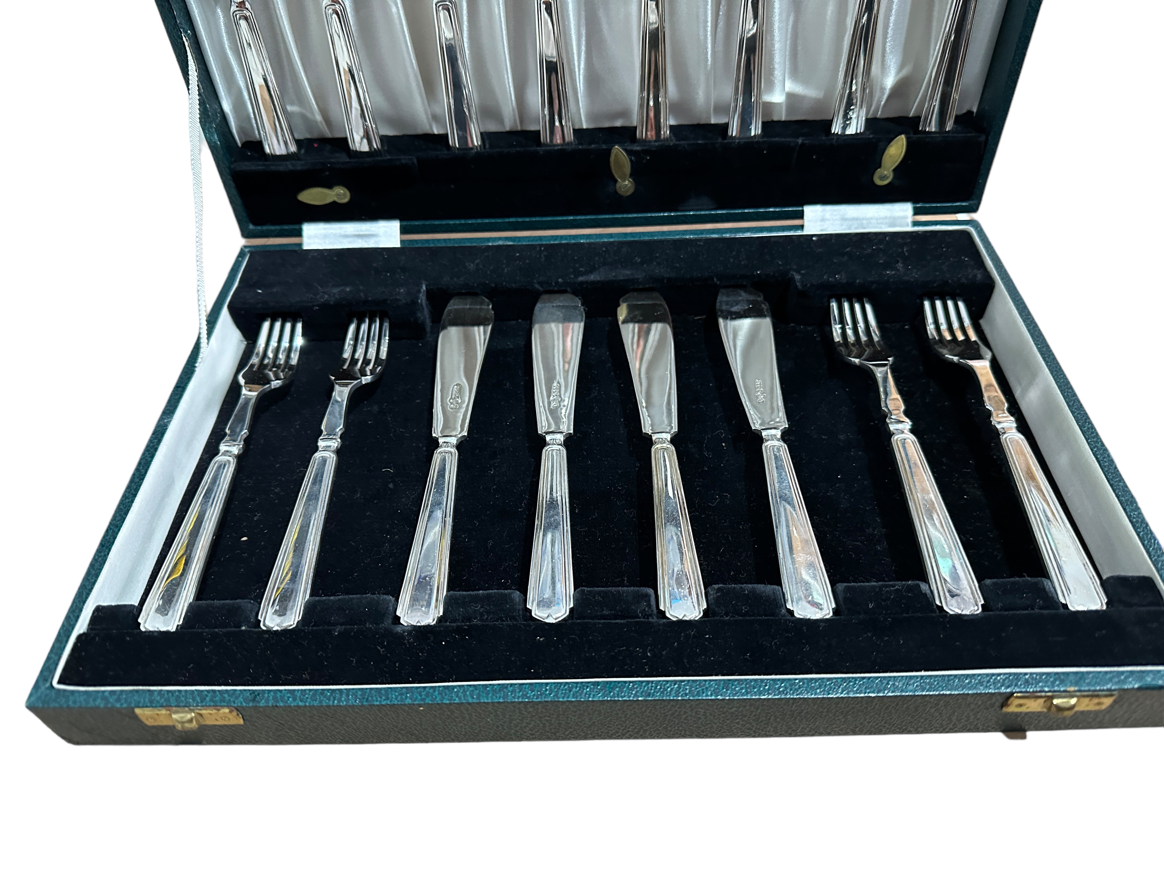 Boxed CJA Sheffield Silver Plate Set of 8 Fish Forks and Knives. - Image 2 of 5