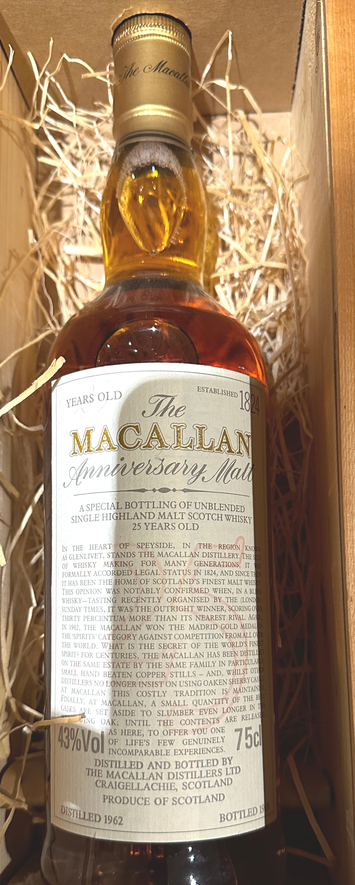 Boxed "The Macallan Anniversary Malt 1988" distilled 1962 - Bild 9 aus 9